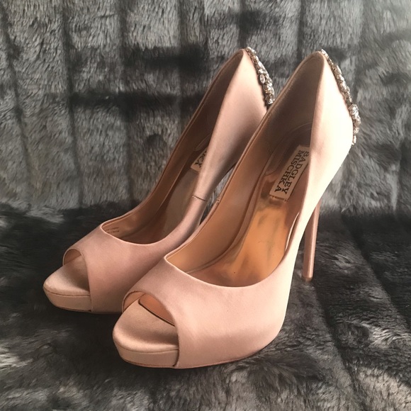 Badgley Mischka Kiara Satin Platform Pump In Latte - Picture 2 of 8
